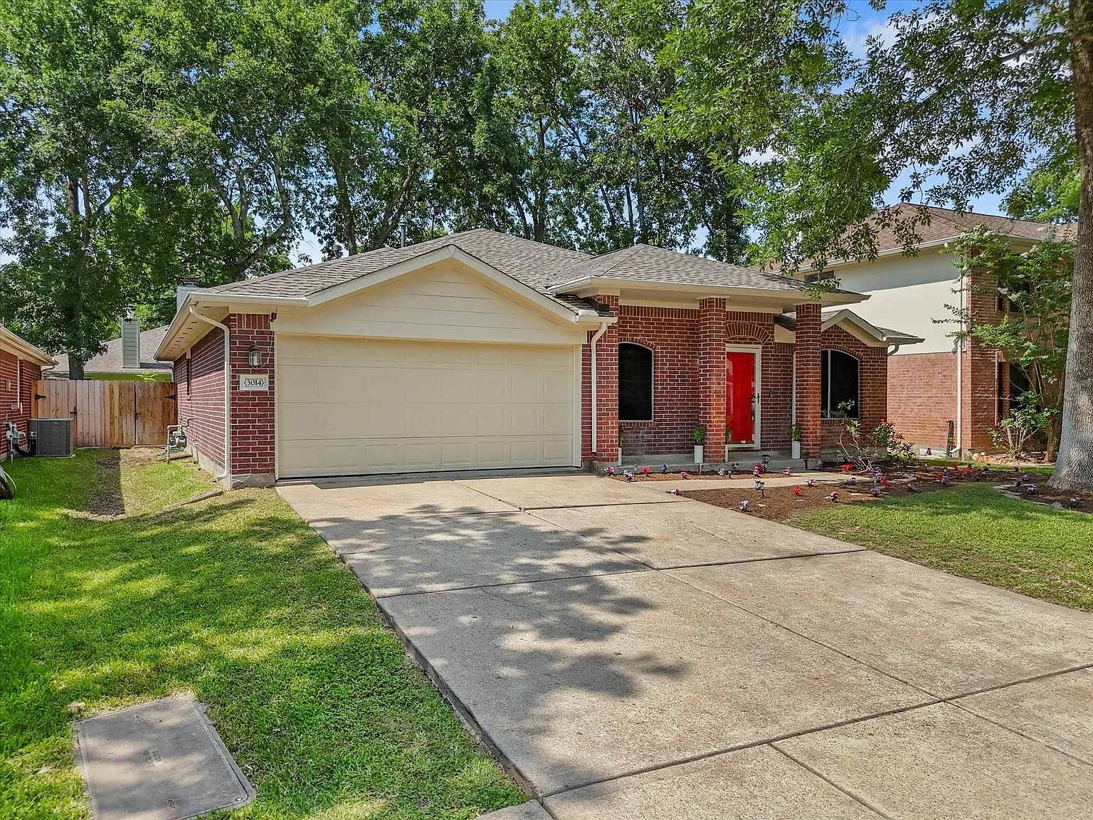 3 bed, 2.0 bath, 1906 sqft, $2,100 — Photo 1