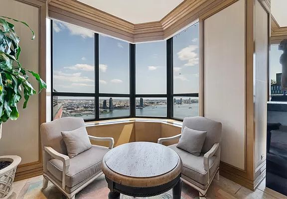 4th image of 415 E 37th St APT 22A