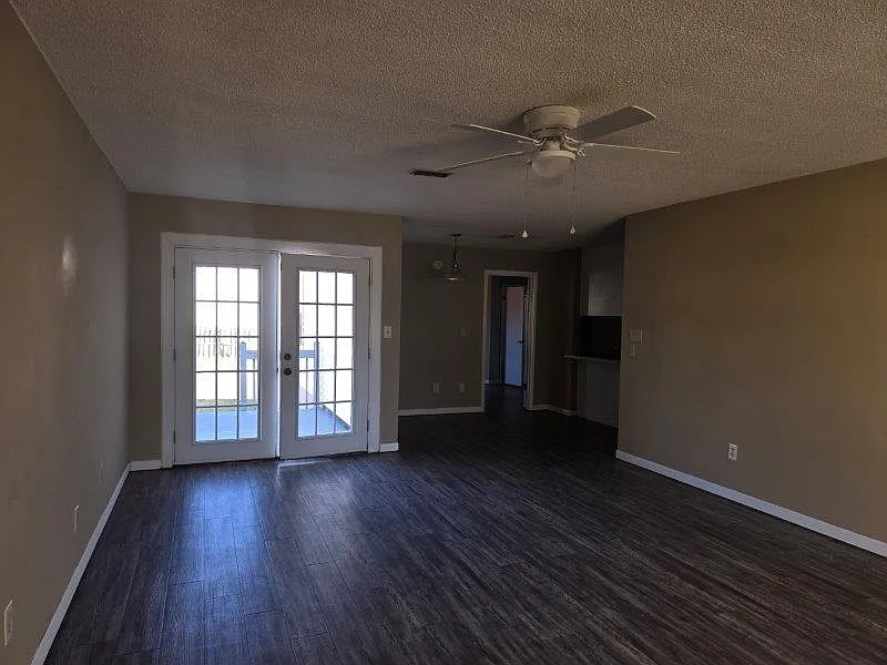 Building Photo - 201 Riverview Dr