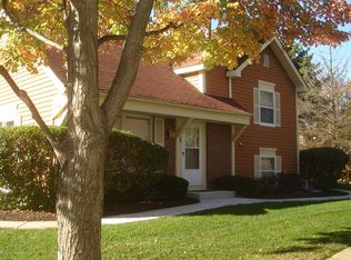 2772 Weeping Willow Dr APT A, Lisle, IL 60532
