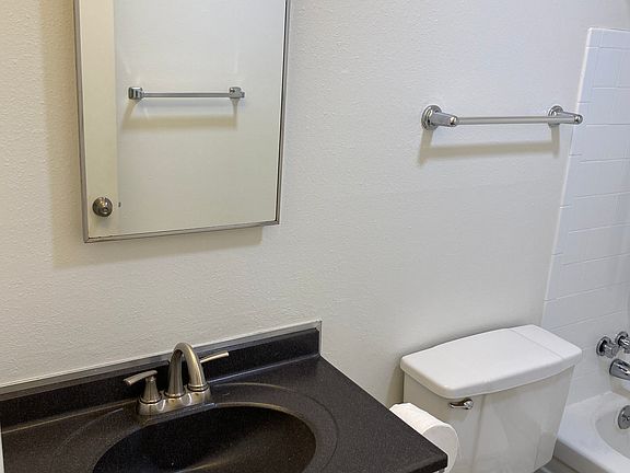 5th image of 802 N Oakes St #3