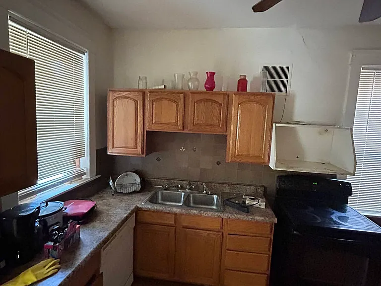 4890 Margaretta Ave — Photo 42
