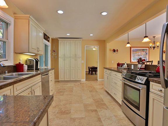4th image of 1674 Willow Creek Dr