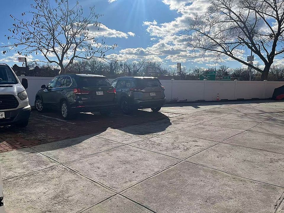 2nd image of 5718 69th Pl