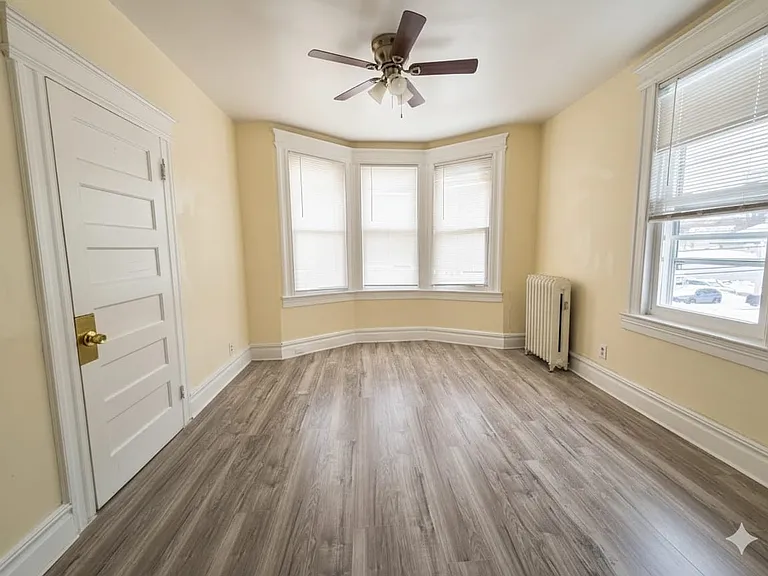 32 Harrison Ave — Photo 6