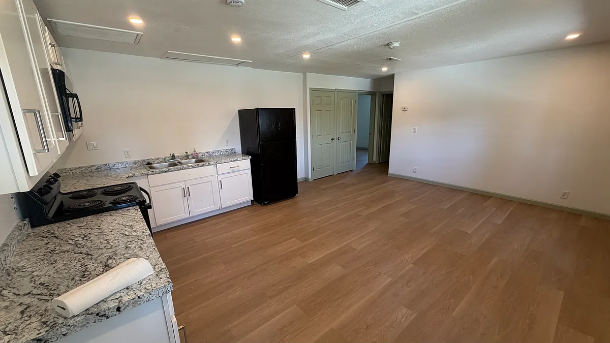 Building Photo - 18 E Ridgecrest Dr #B