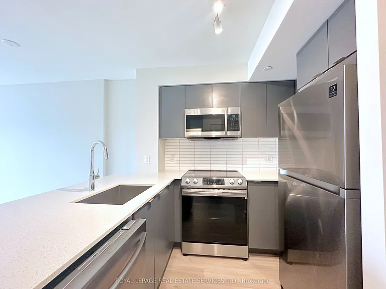 3385 Dundas St W #514 — Photo 3