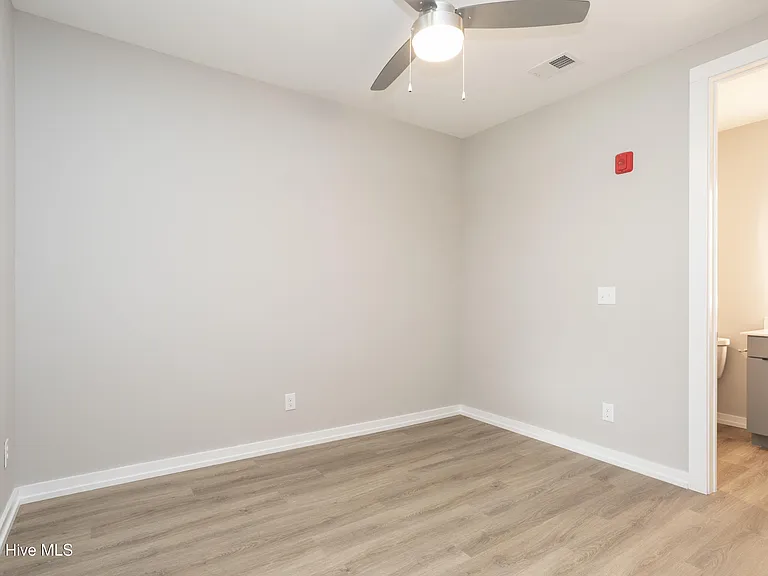 607 S 11th St #101 — Photo 7