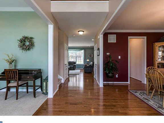 4th image of 614 Proctor Ln