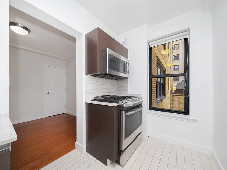 400 E 58th St #2G — Photo 10