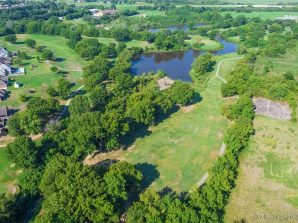 S Cherokee Dr, Muskogee, OK 74401