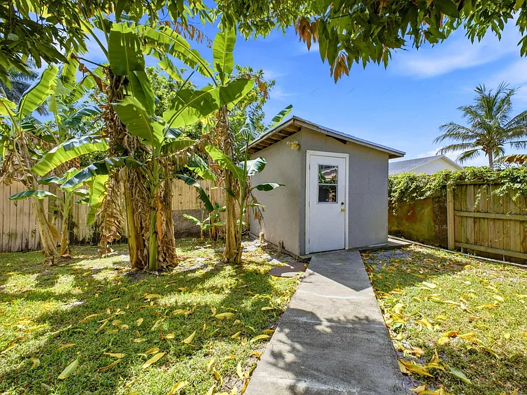 3561 Oberon Ave — Photo 19