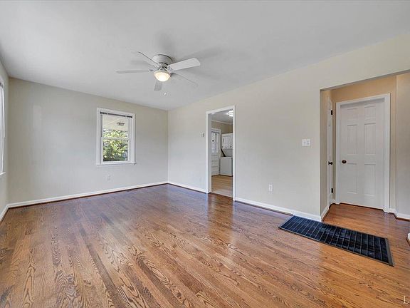 3rd image of 4933 Hildebrand Rd NW