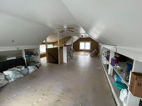4th image of 561 N Church St