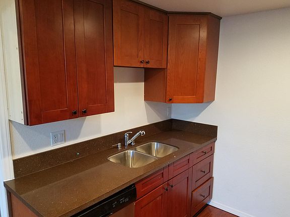 5th image of 227 N Adams St