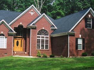 820 Lancelot Dr, Pleasant Garden, NC 27313