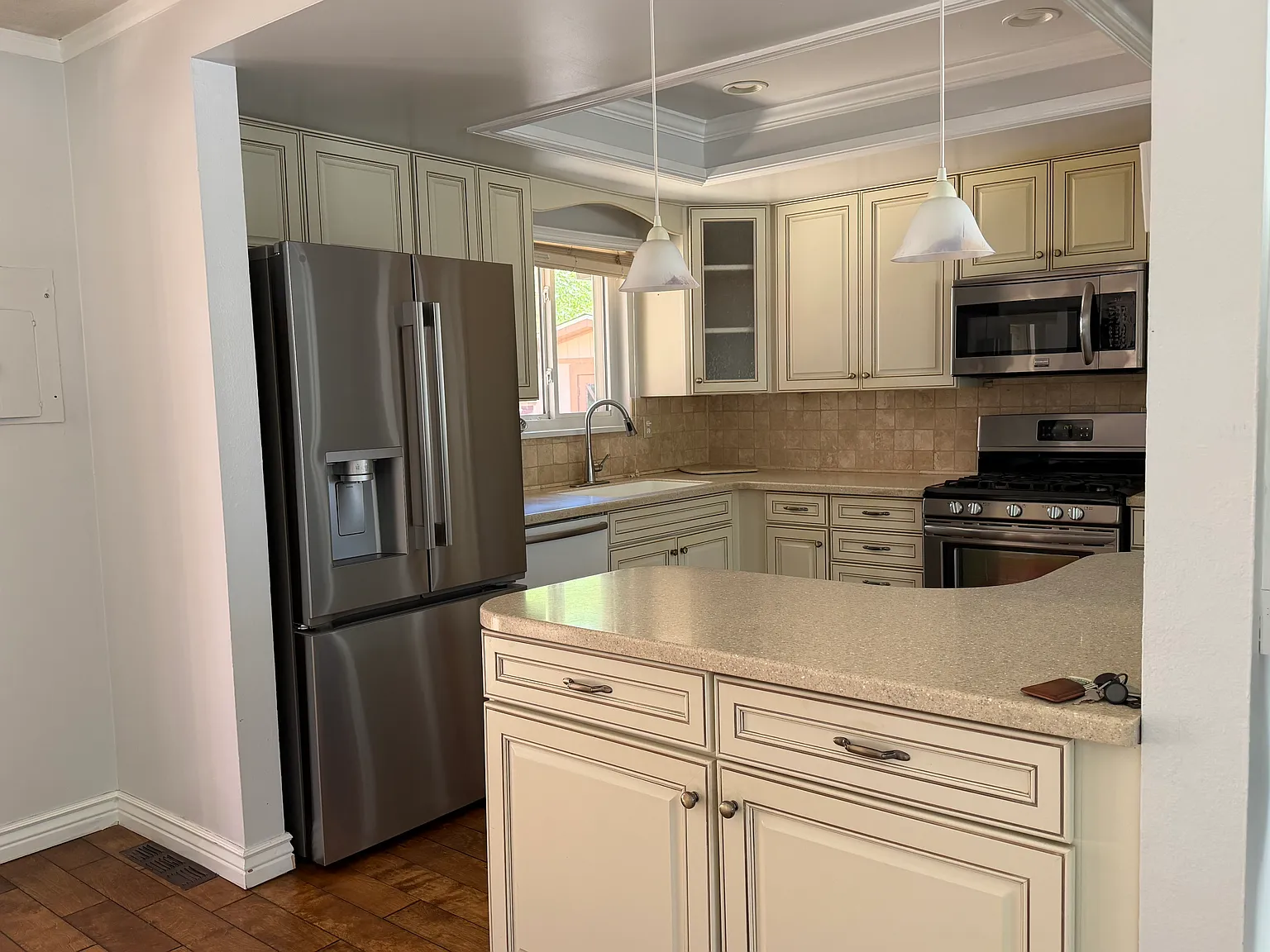 4 bed, 1612 sqft, $2,250 — Photo 2