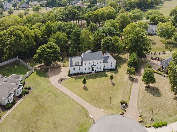 3rd image of 613 Eton Ct