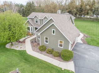 W270N6828 Woodland Oaks Dr, Lisbon, WI
