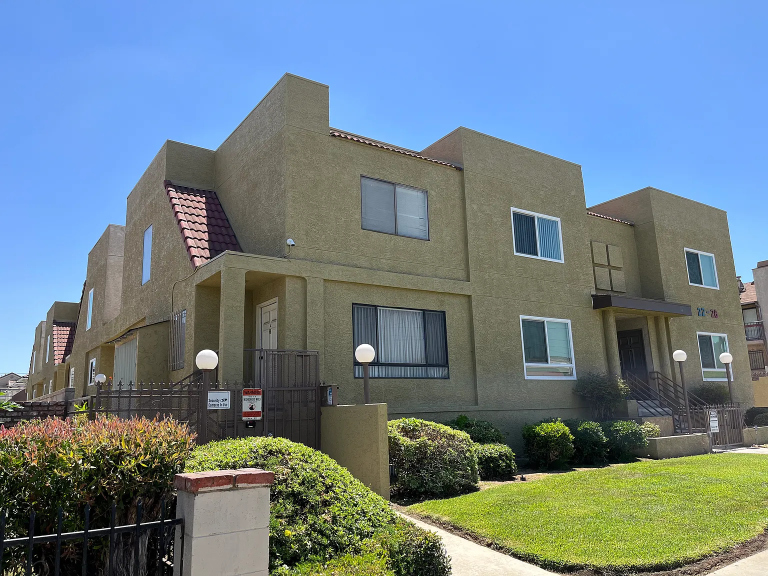2 bed, 1.5 bath, 1100 sqft, $2,725 — Photo 1