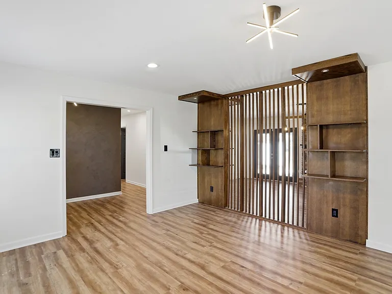 512 Lexington Blvd — Photo 9