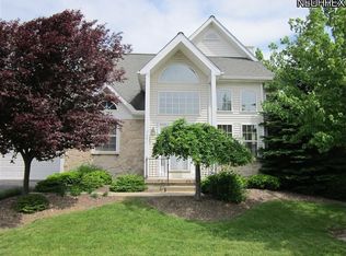 7541 Hillbrook Oval #11, Brecksville, OH