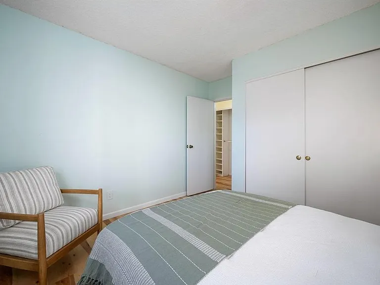 2747 Dupont Ave S #201 — Photo 8