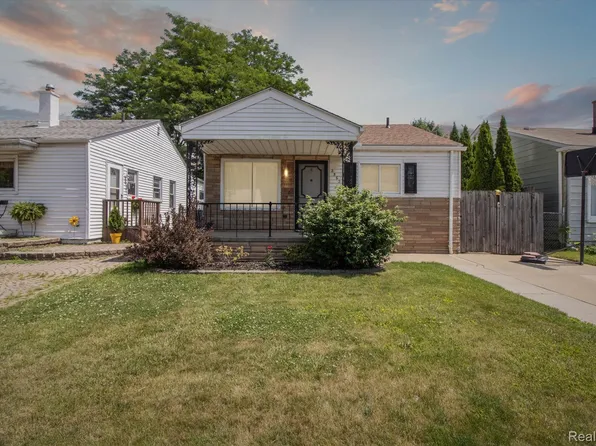 2562 Downing St, Melvindale, MI 48122