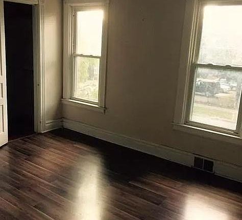 2nd image of 1812 Walnut Ave
