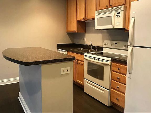 2nd image of 5225 N Ashland Ave APT 2D