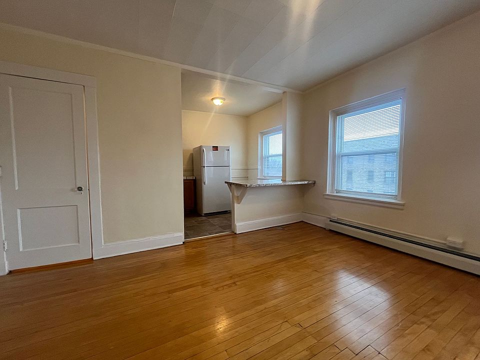 1st image of 178 Summit Ave #205