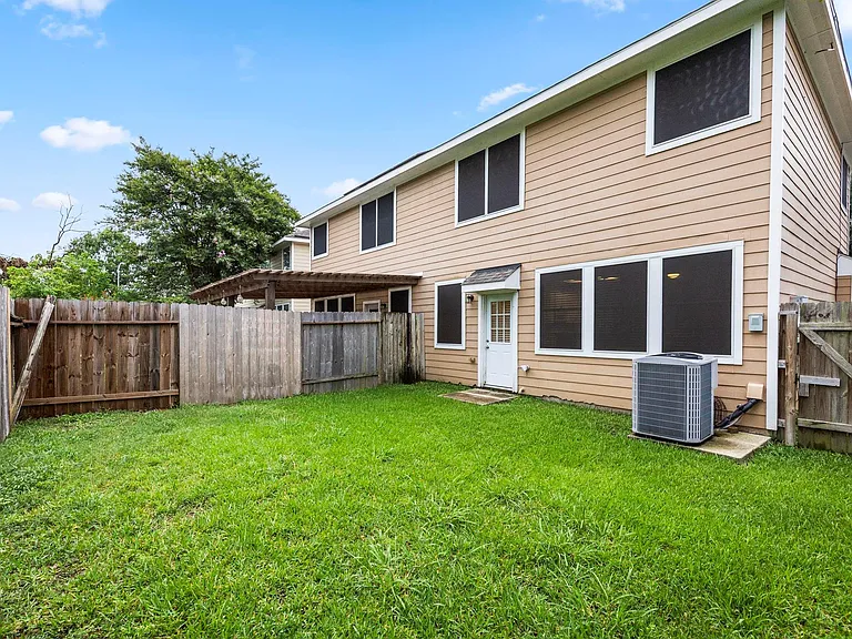 12475 Saratoga Woods Ln — Photo 27