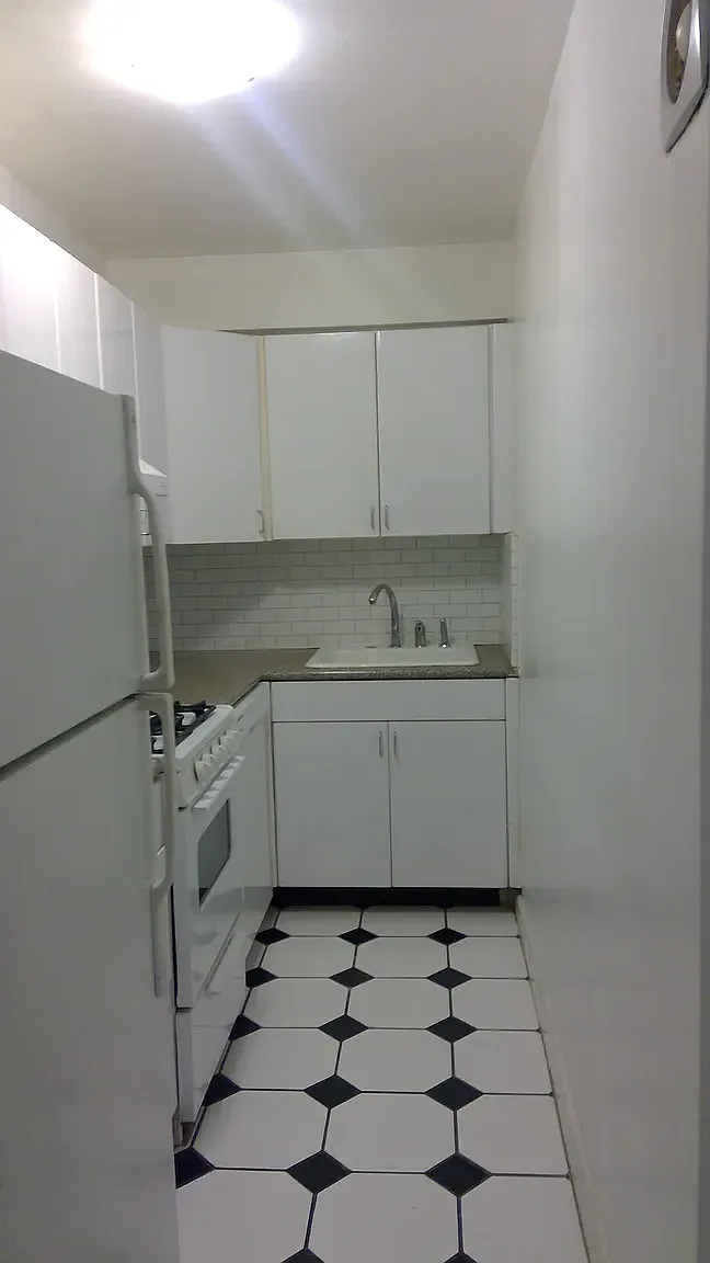 1067 Madison Avenue — Photo 1