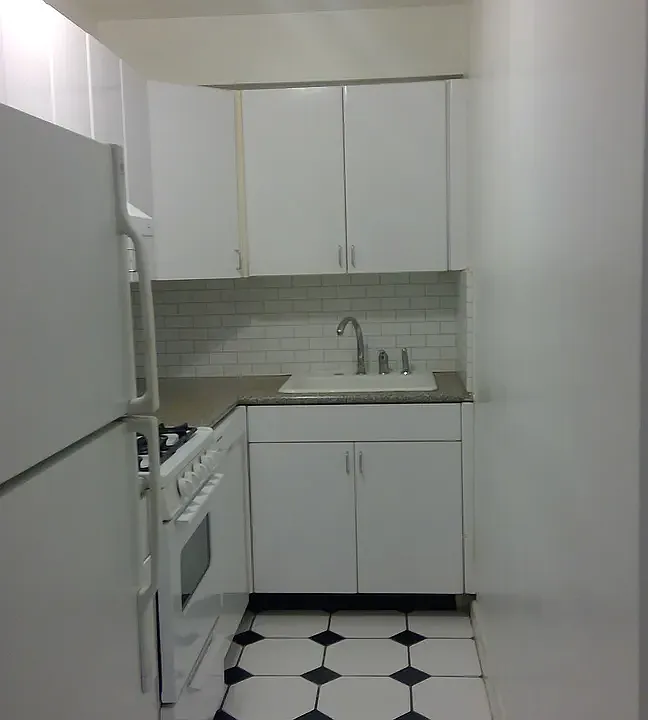 1067 Madison Ave #3D
