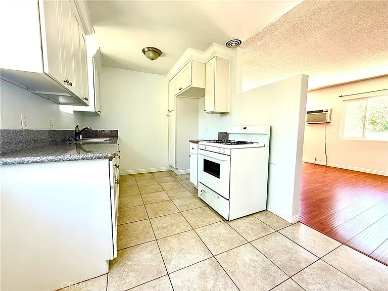 414 Mariposa Ave #F — Photo 5