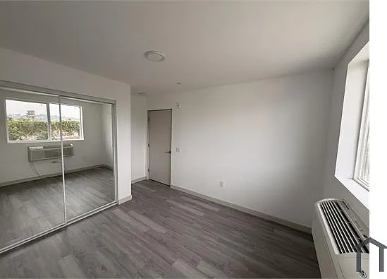 2403 Clyde Ave — Photo 5
