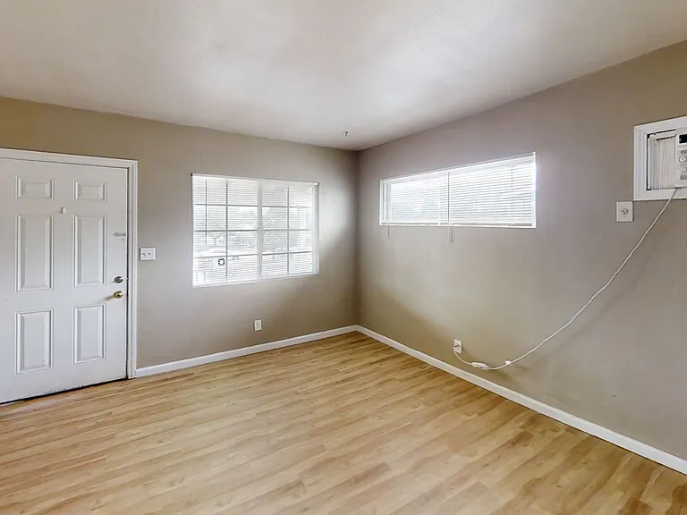 34059 Avenue J — Photo 2