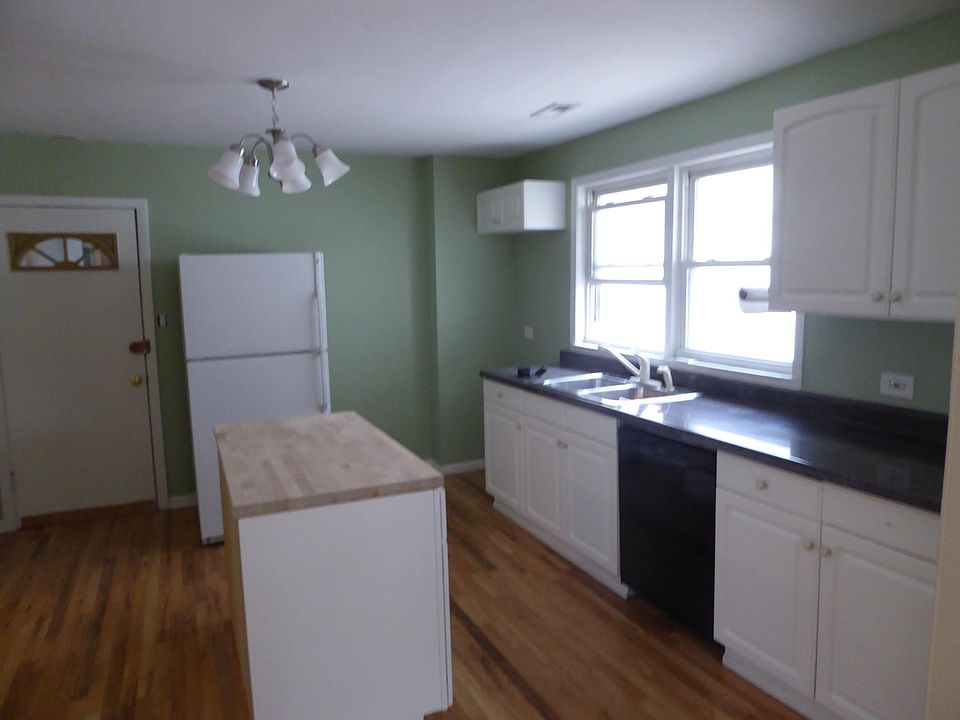 1st image of 2171 N Maplewood Ave Floor 2