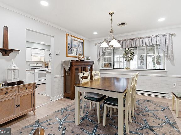 5th image of 27 Amesbury Rd