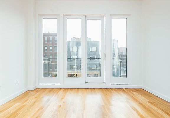 2nd image of 135 Metropolitan Ave #B3