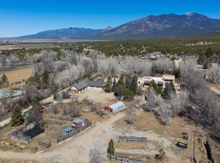 573 Range Rd, Taos, NM 87571