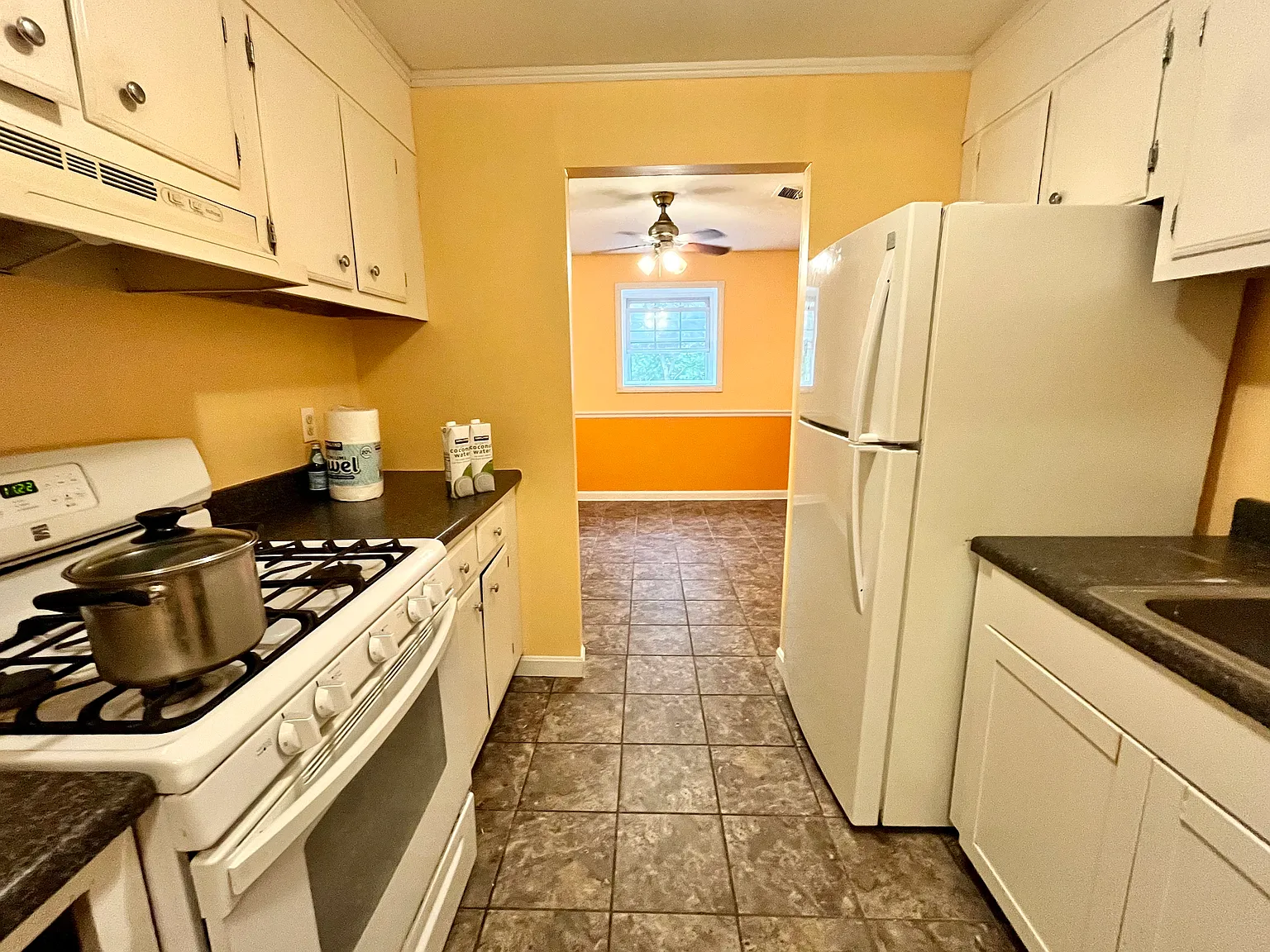 2 bed, 1.5 bath, 980 sqft, $2,090 — Photo 4