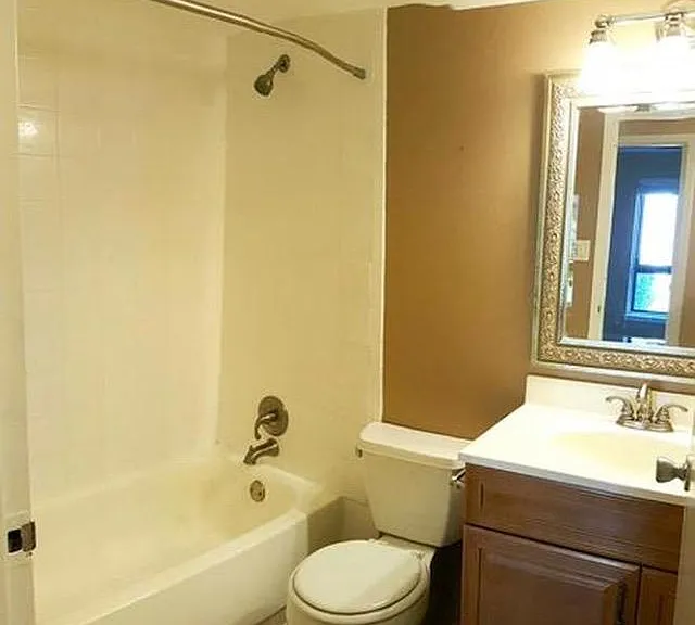 11216 Chestnut Grove Sq #117 — Photo 4