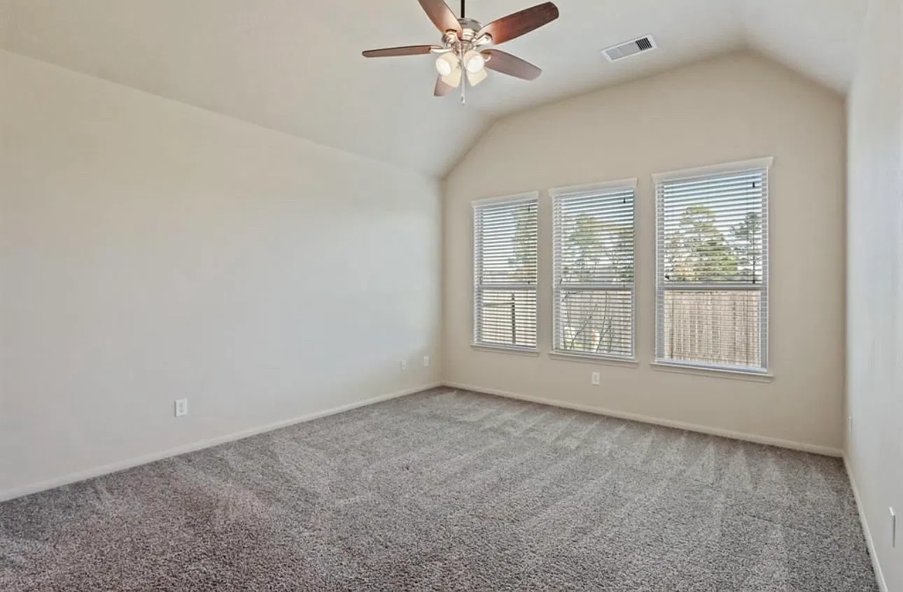 4 bed, 2.5 bath, 2528 sqft, $2,500 — Photo 3