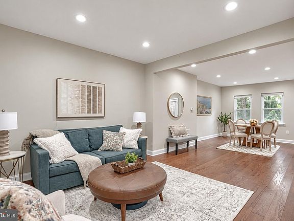 5th image of 2819 Overland Ave