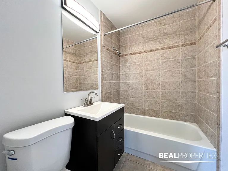 1344 N Dearborn — Photo 33