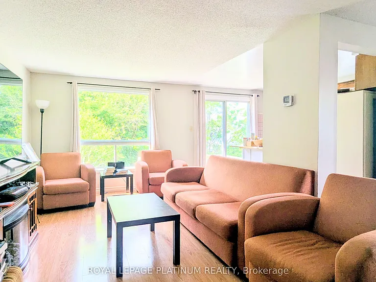 630 Pinerow Cres — Photo 20