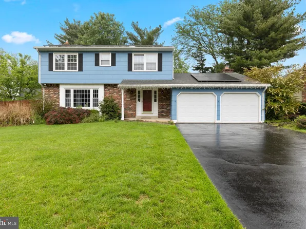 27 Colleen Cir, Ewing, NJ 08638