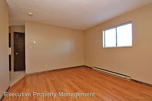 2nd image of 325 East Ln