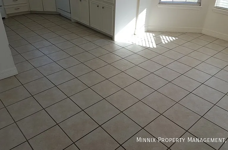 1002 Oshkosh Ave — Photo 12